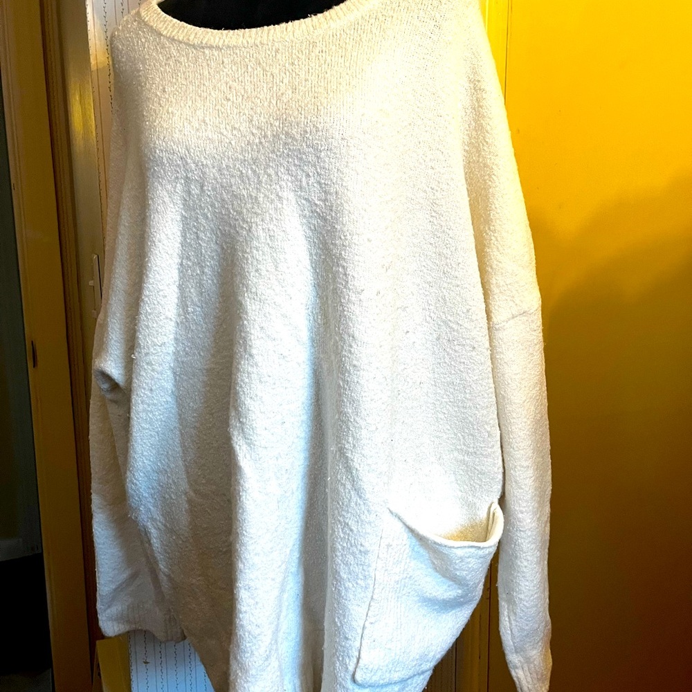 Crew neck slubby knit sweater